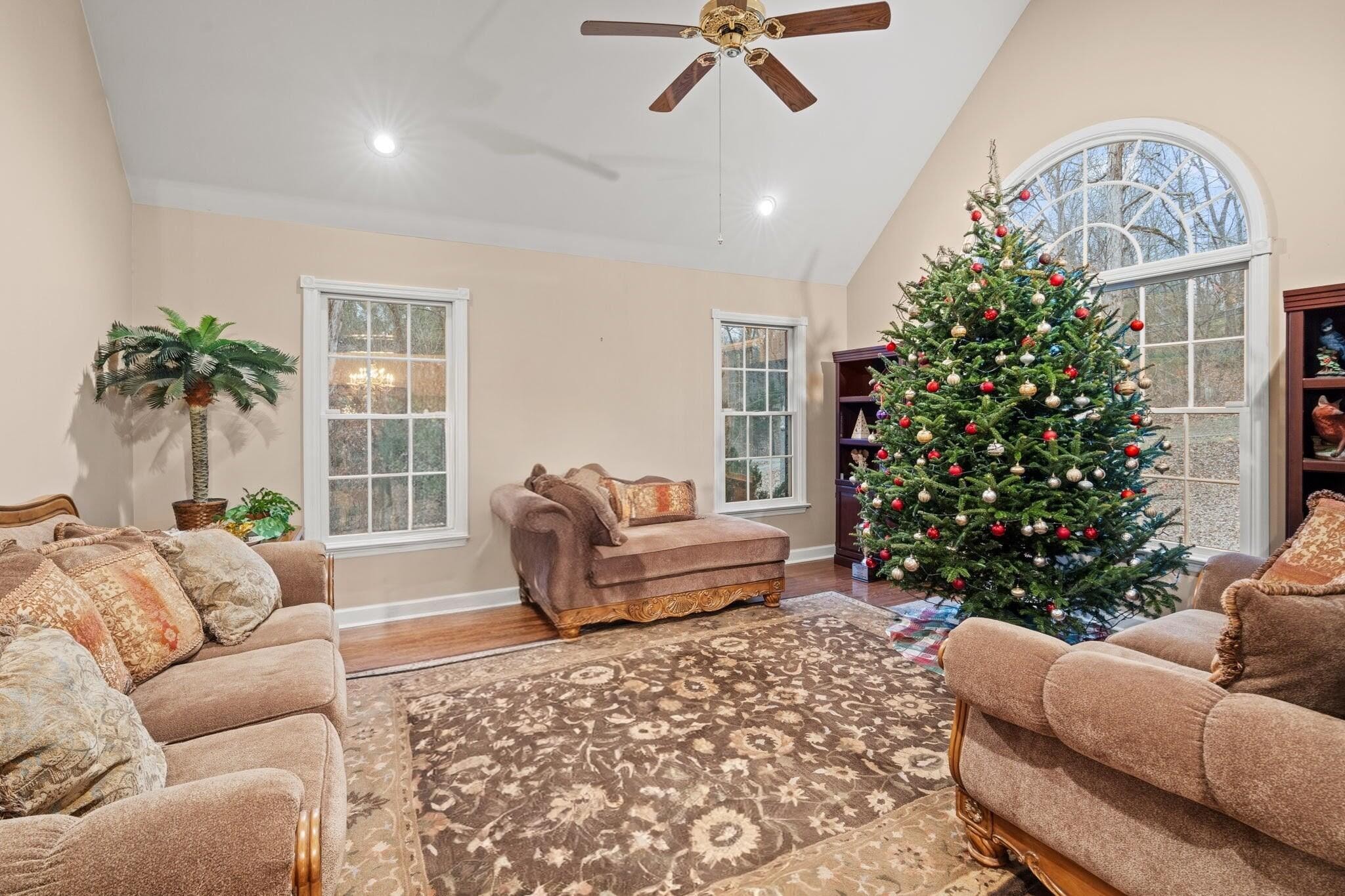435 Live Oak Trail NE