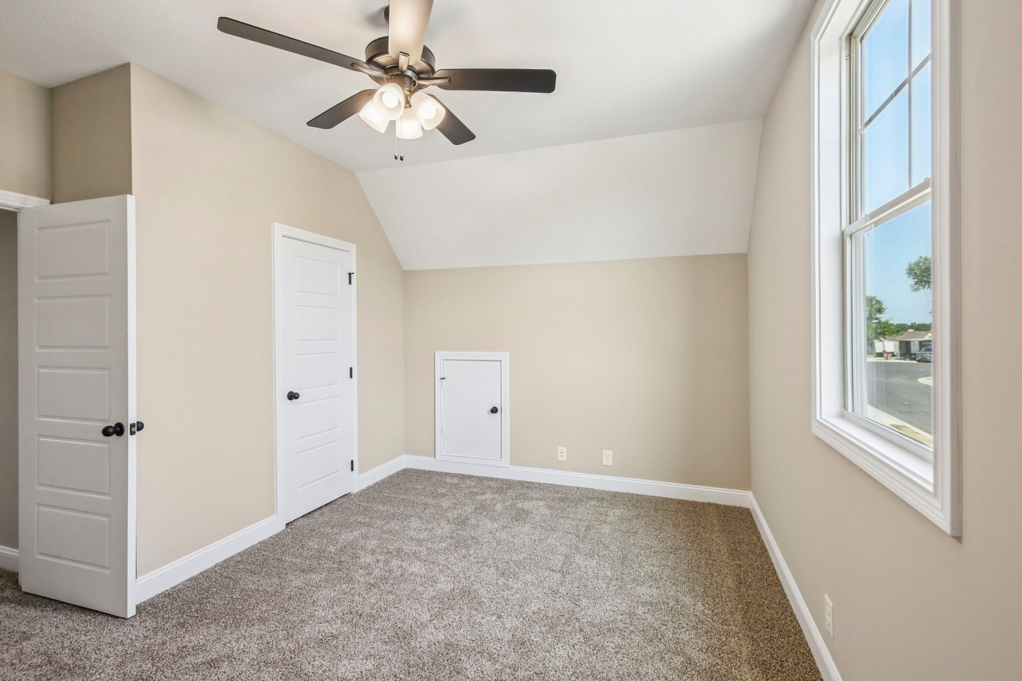 Clarksville, Tennessee 37042, United States, 3 Bedrooms Bedrooms, ,3 BathroomsBathrooms,Residential,Active,205346