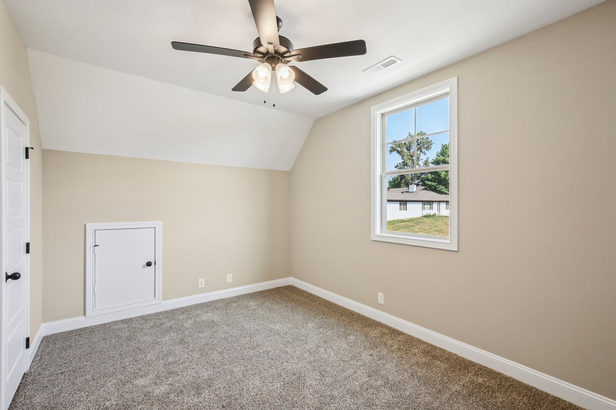 Clarksville, Tennessee 37042, United States, 3 Bedrooms Bedrooms, ,3 BathroomsBathrooms,Residential,Active,205346