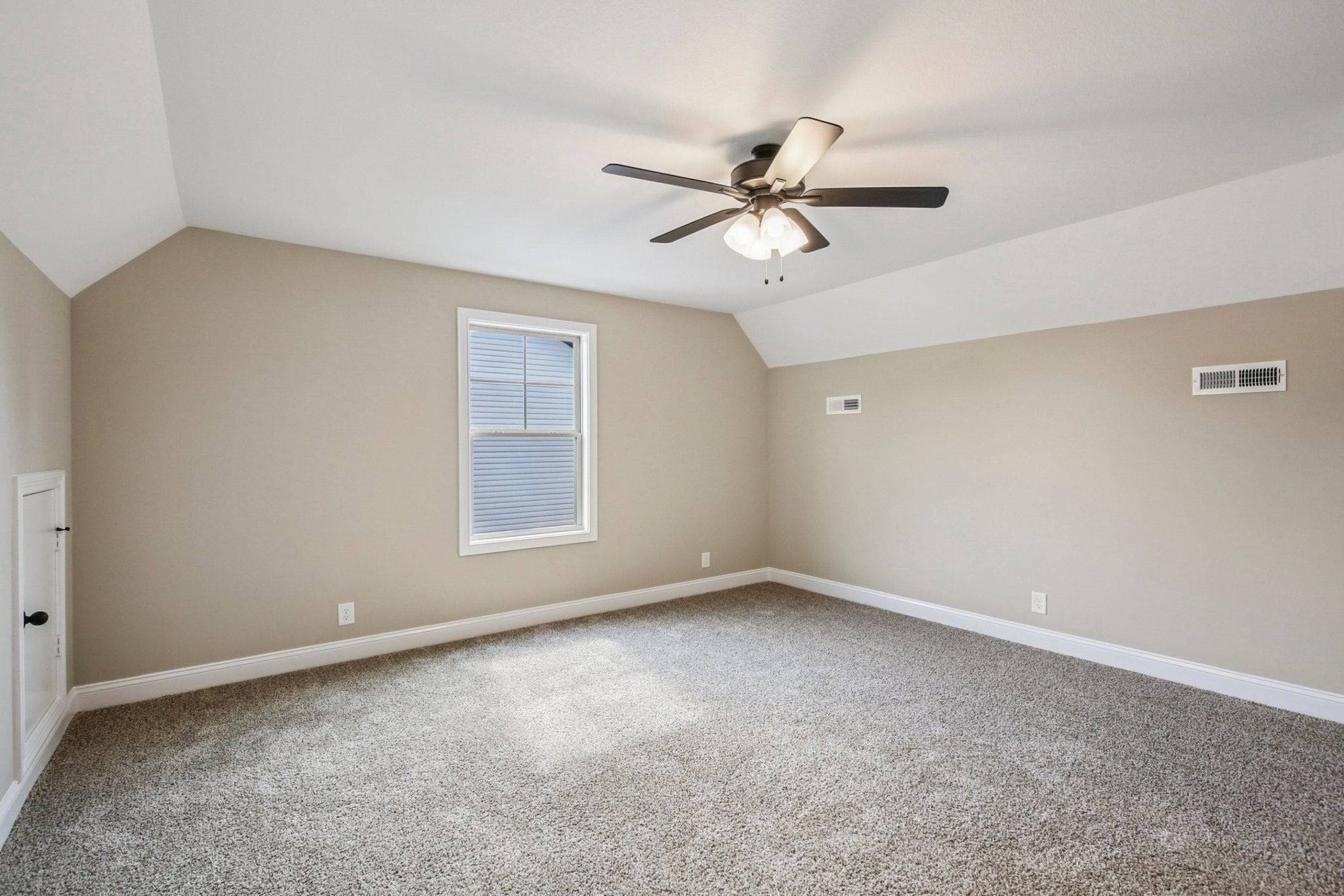 Clarksville, Tennessee 37042, United States, 3 Bedrooms Bedrooms, ,3 BathroomsBathrooms,Residential,Active,205346