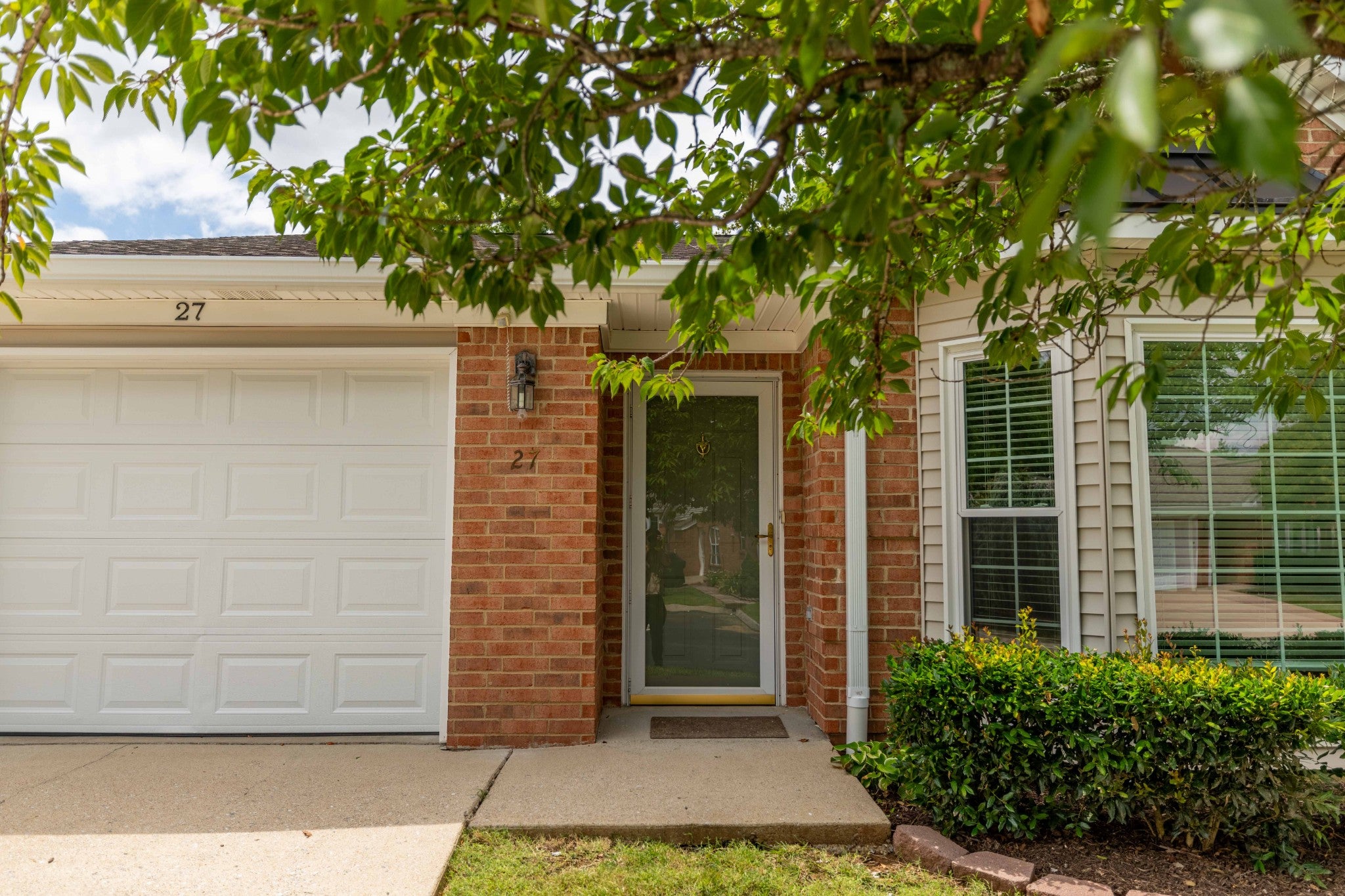 27 Holland Park Ln