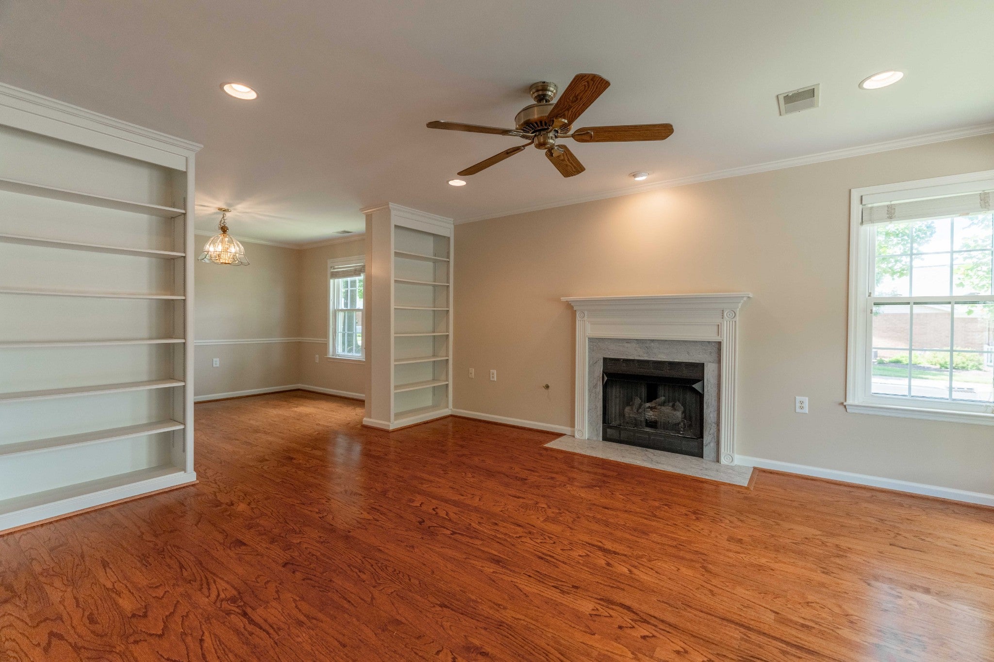 27 Holland Park Ln