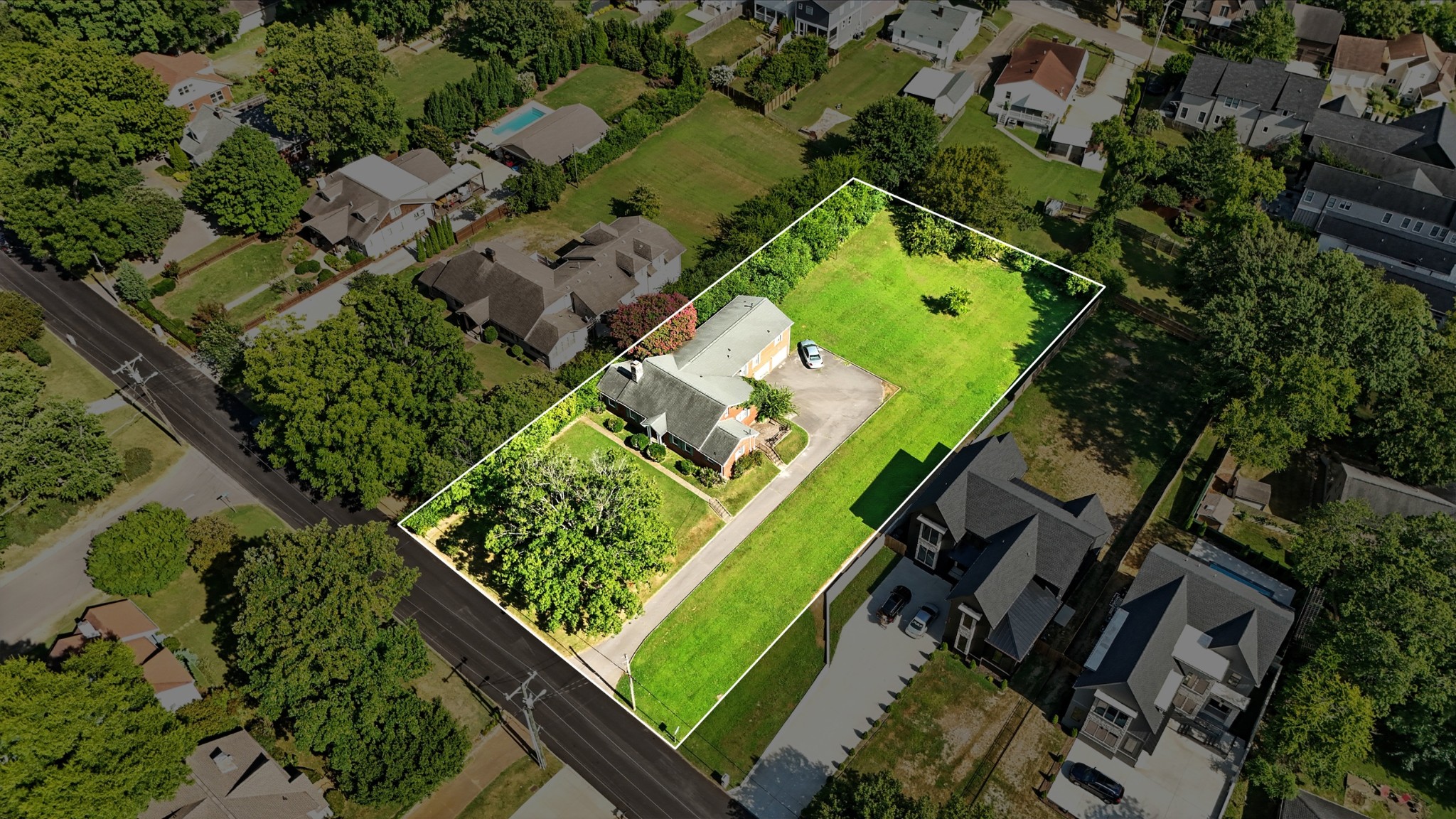 945 Inverness Ave