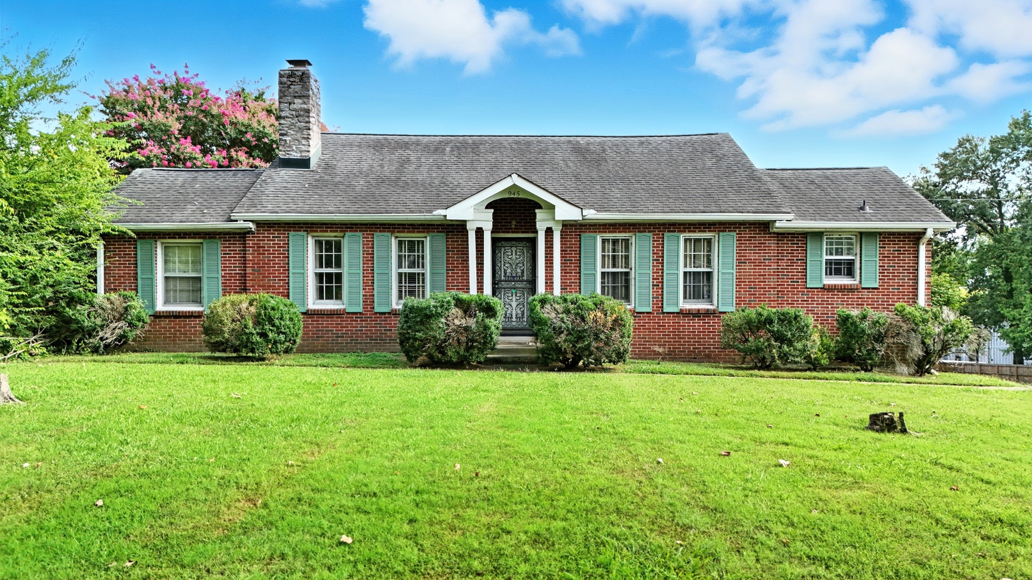 945 Inverness Ave
