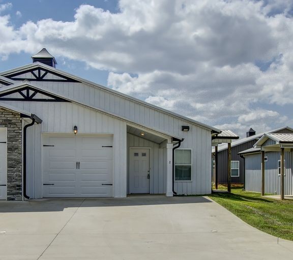 172 BAINBRIDGE DRIVE B