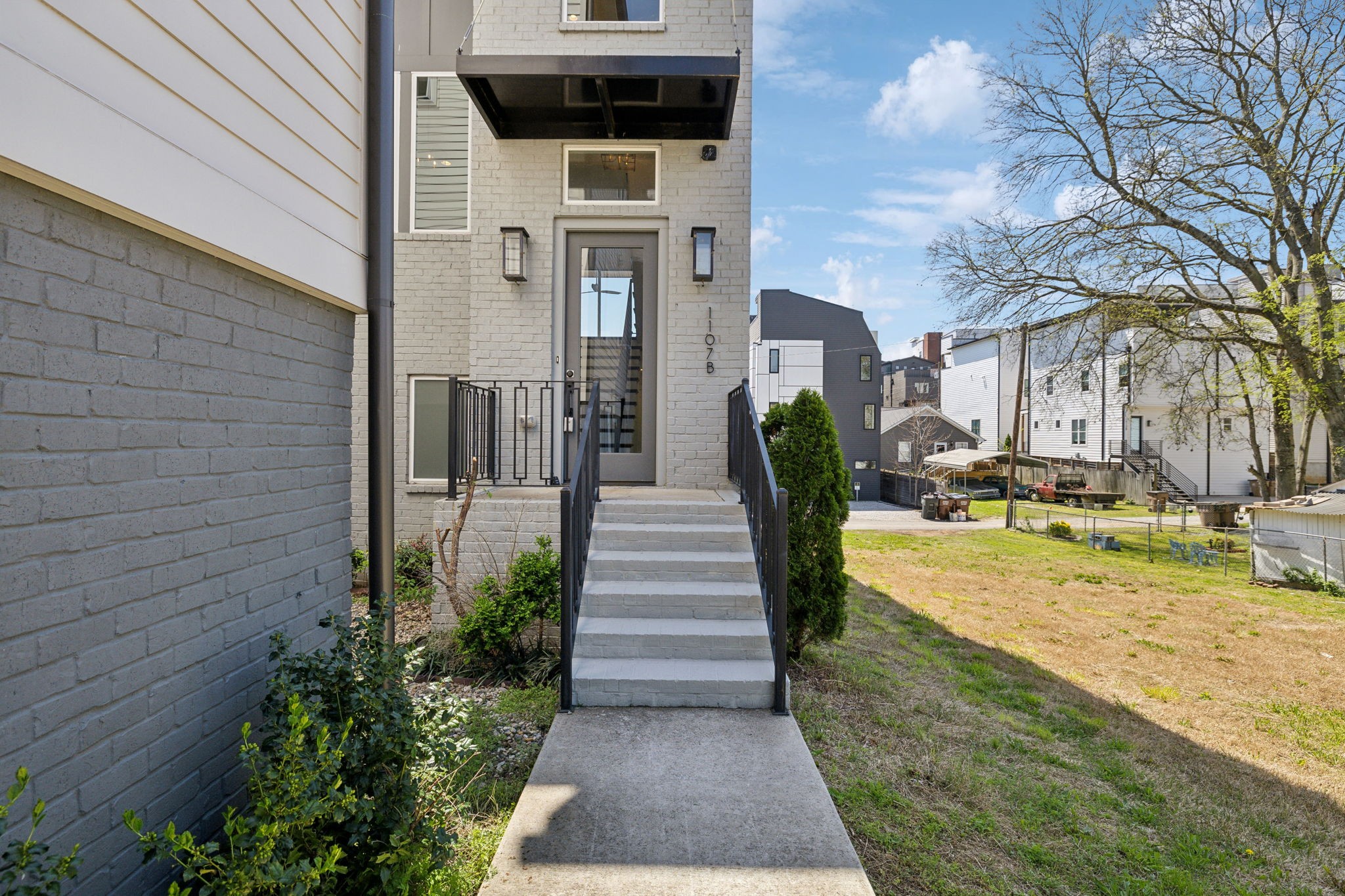 1107B Argyle Ave