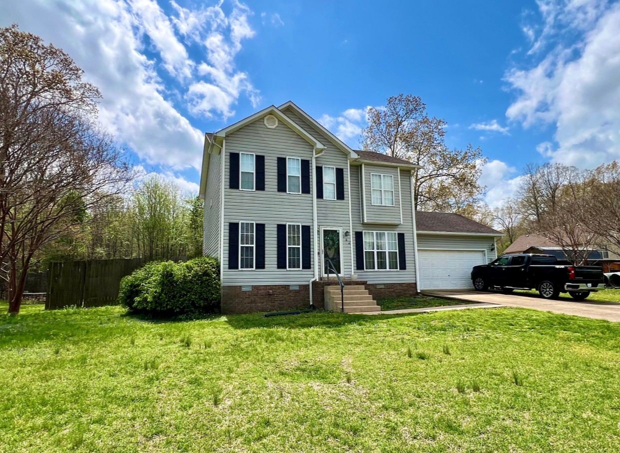104 E Laurel Dr