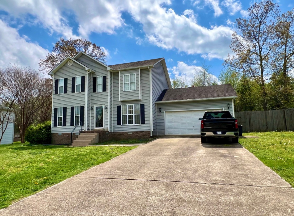 104 E Laurel Dr