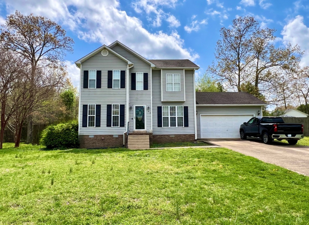 104 E Laurel Dr
