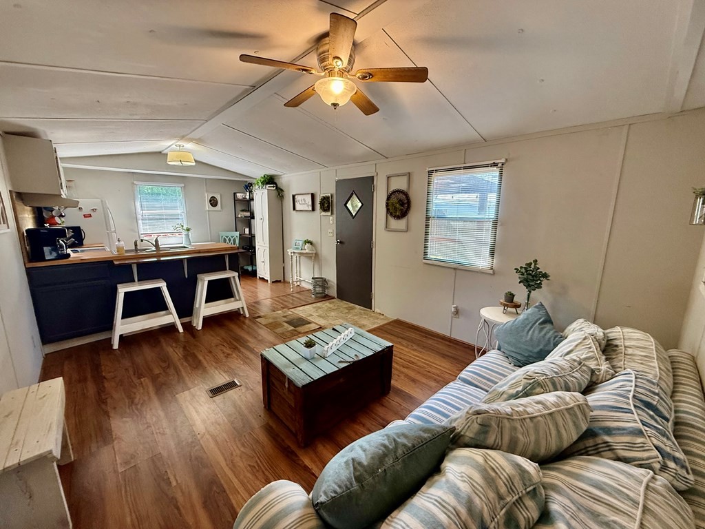 545 Mansard Island Dr