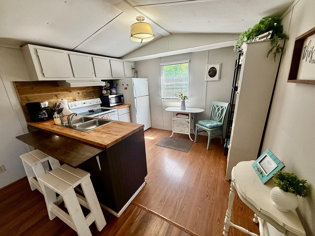 545 Mansard Island Dr