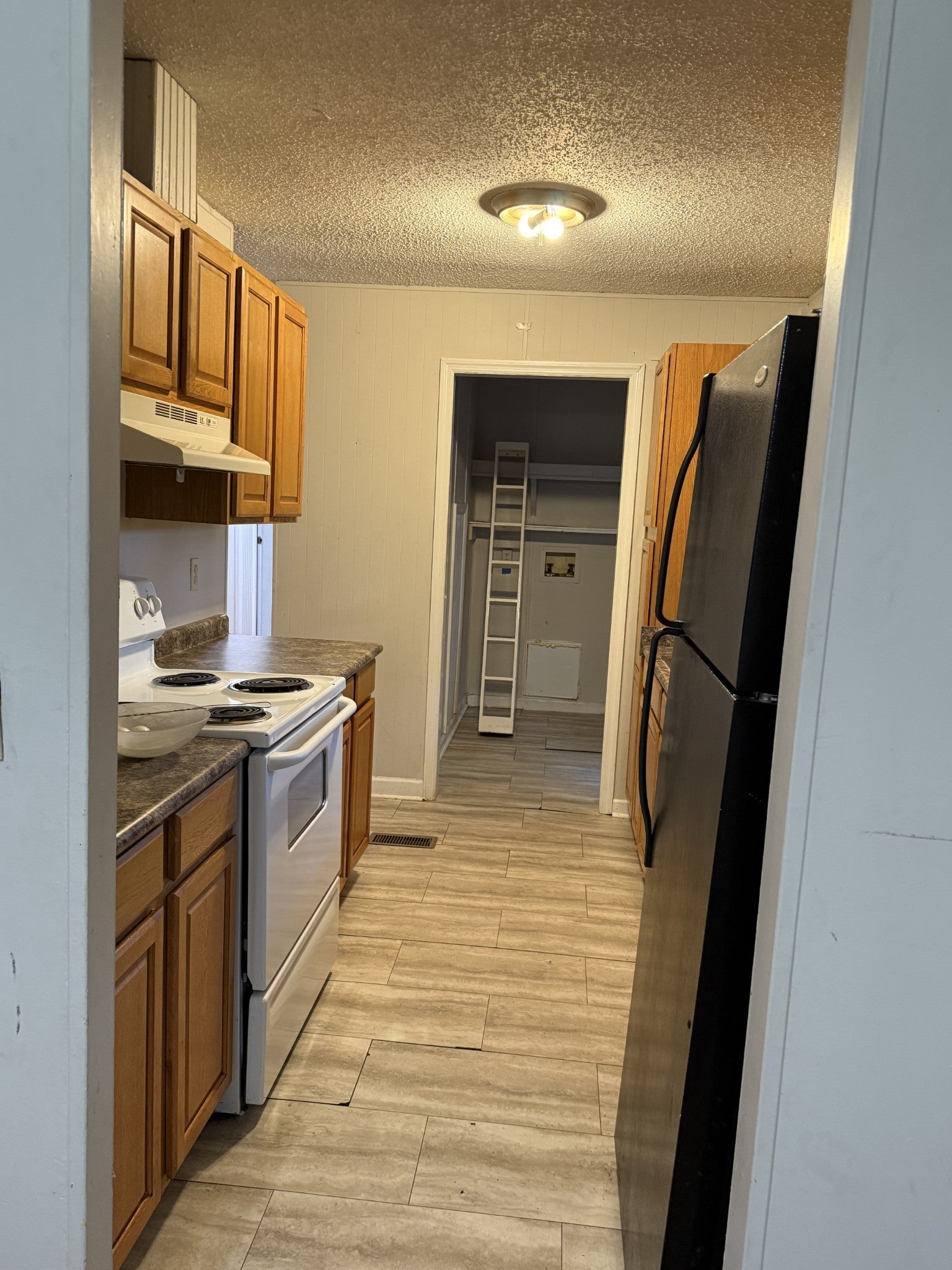 1085 Peery Rd