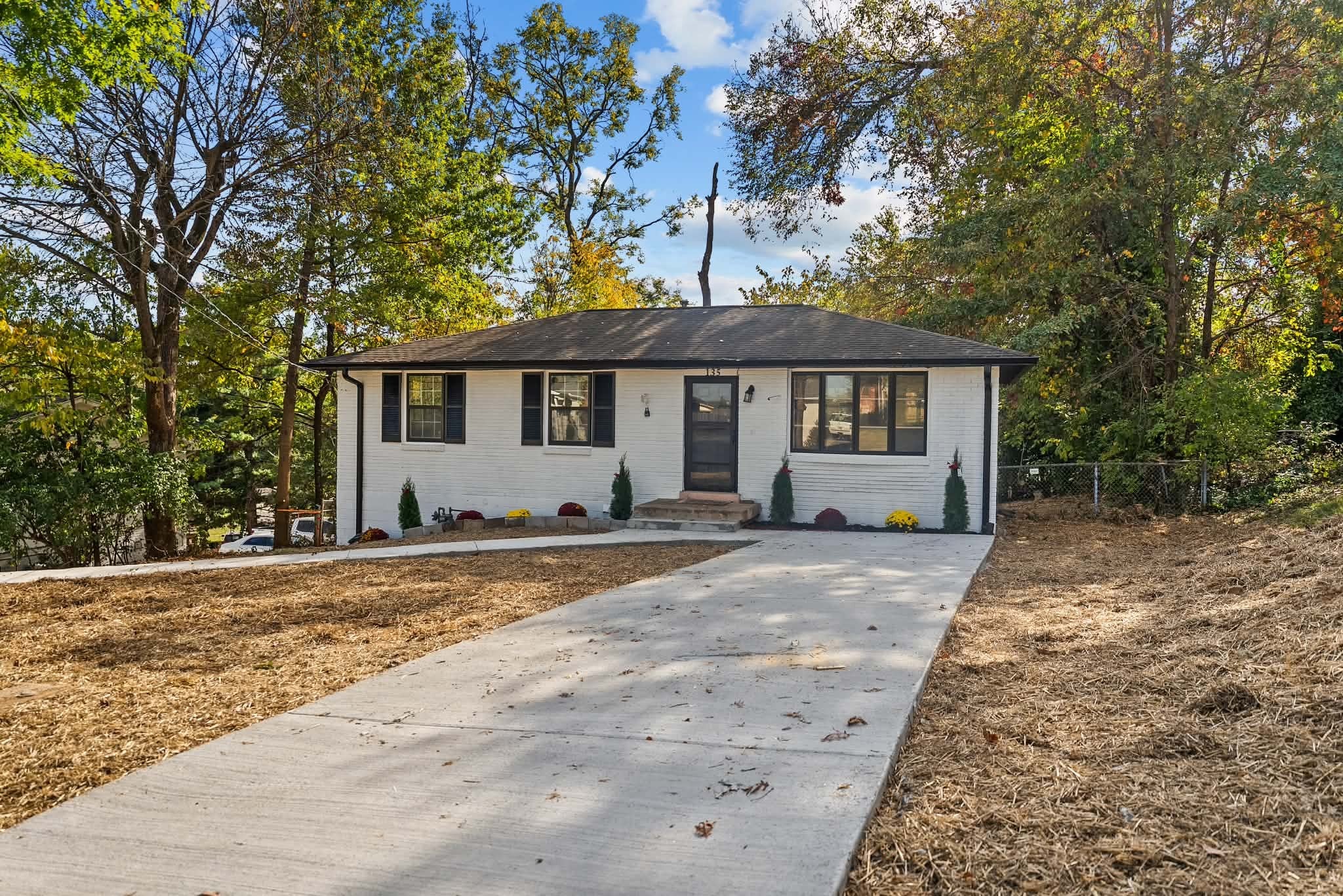 135 Luna Dr
