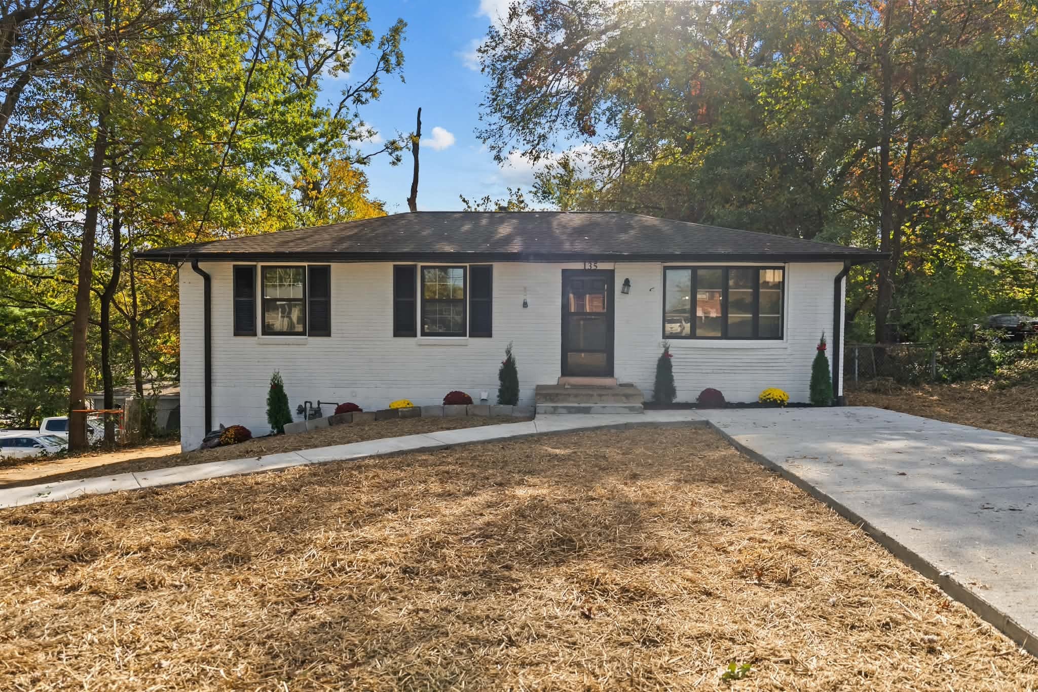 135 Luna Dr