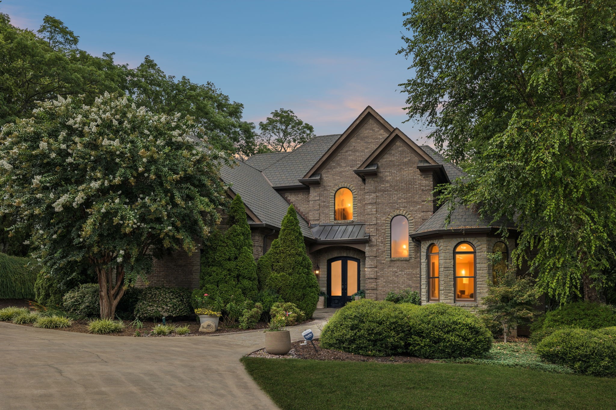 3852 Stonecrest Dr