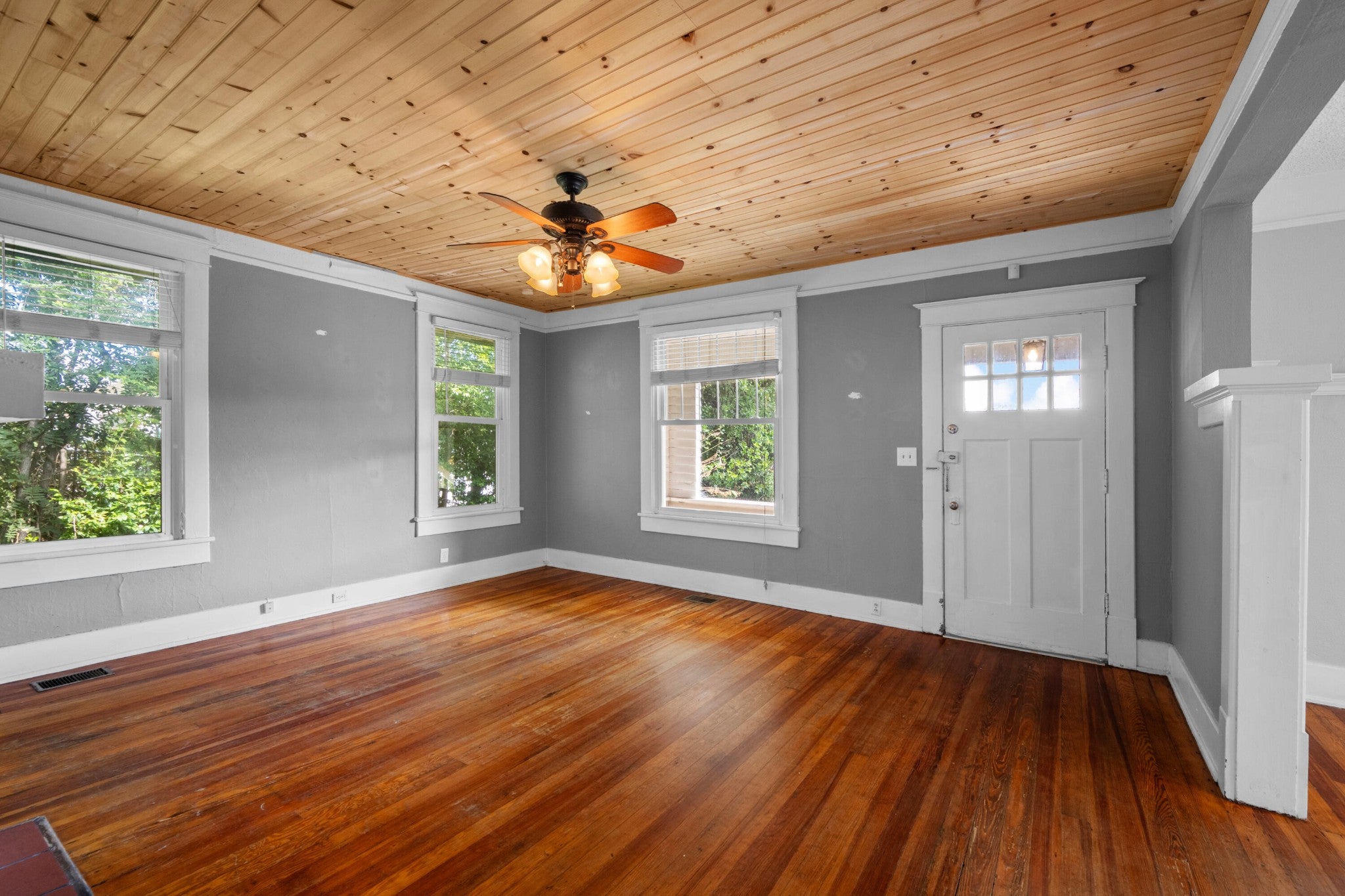 107 S Seminole Drive
