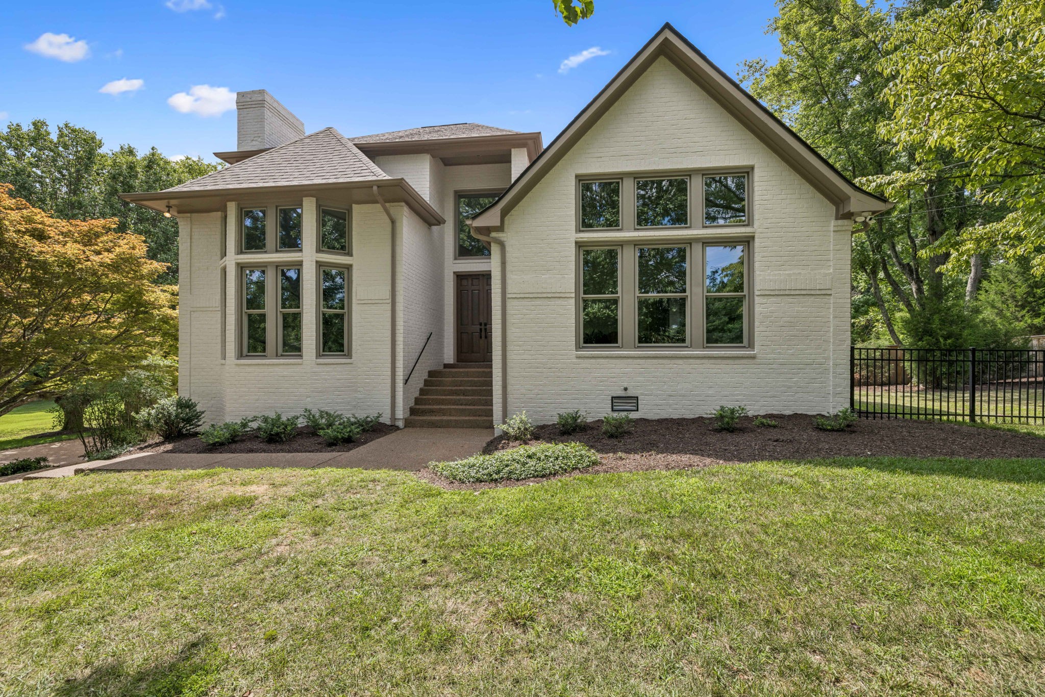 1418 Arrowhead Dr