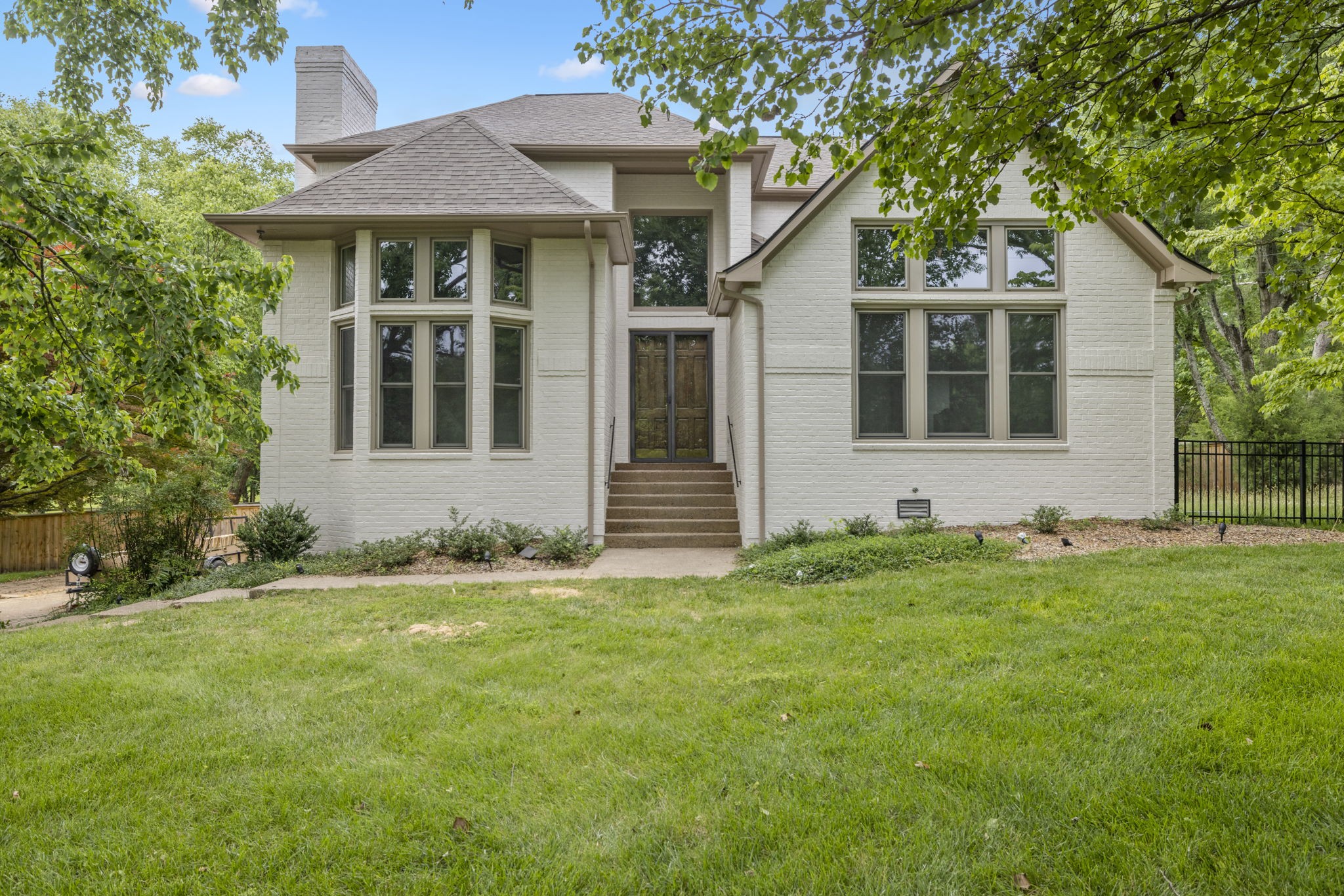 1418 Arrowhead Dr