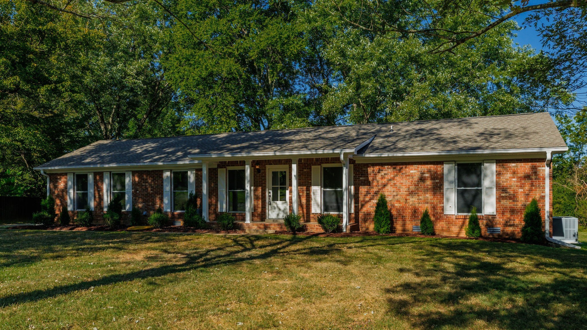 548 Hillside Ln