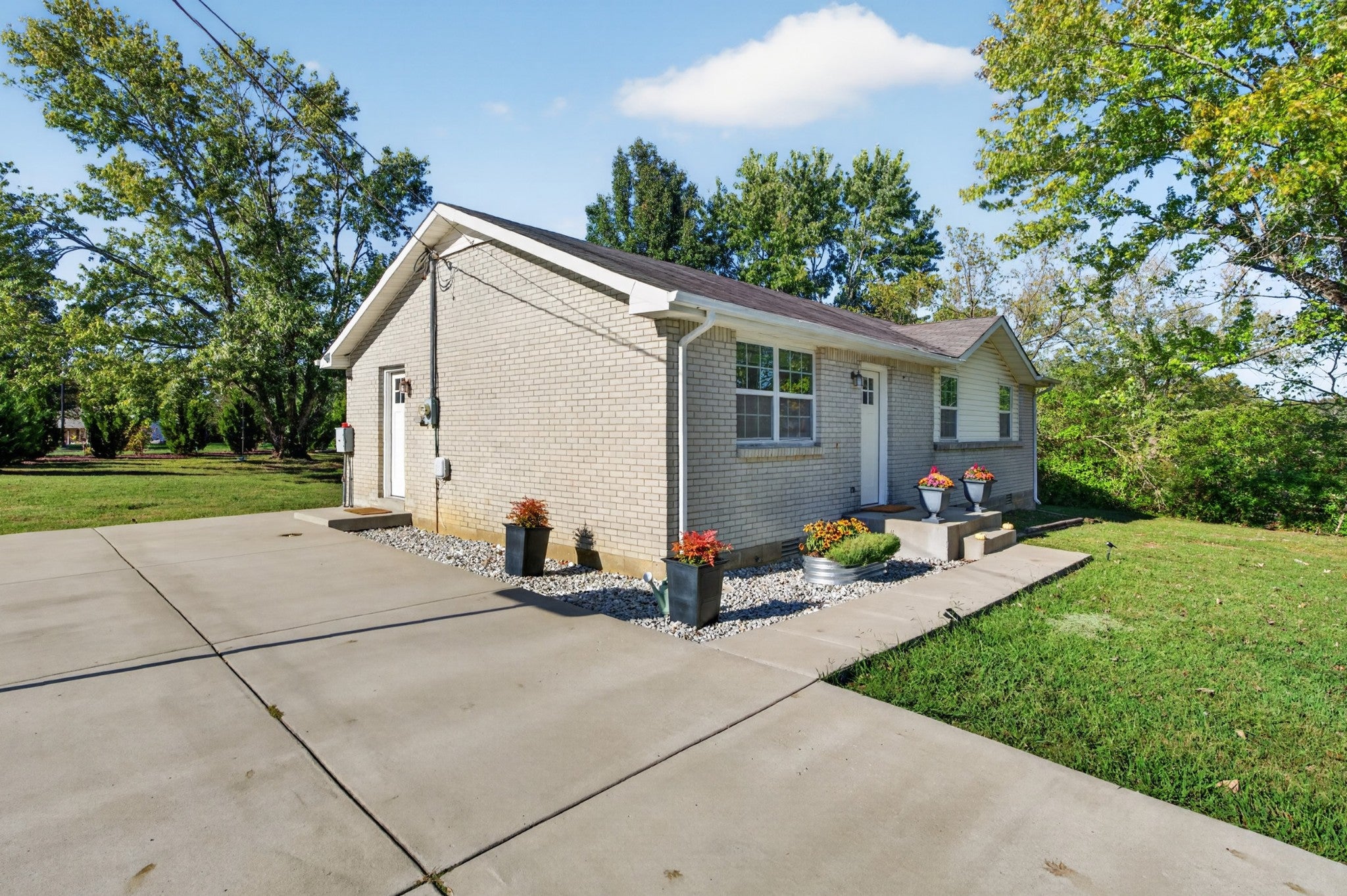 7103 Hall Ln