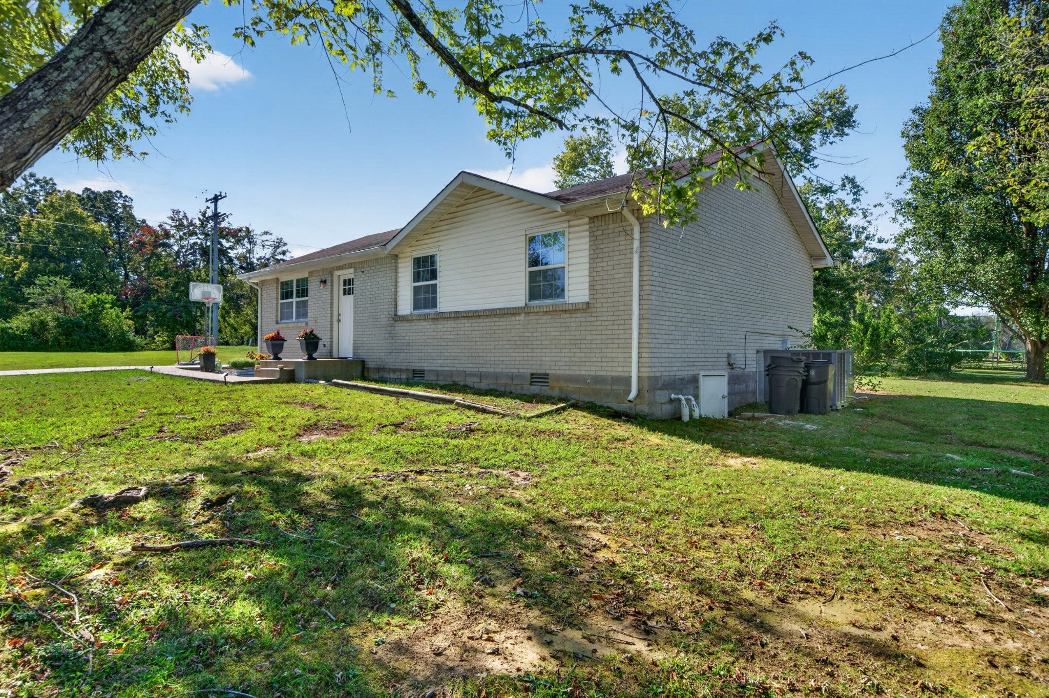 7103 Hall Ln