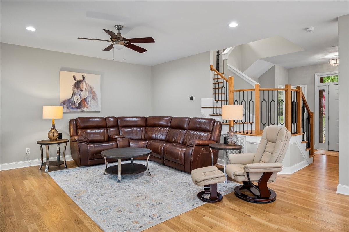 805 Meadow Ridge Ct