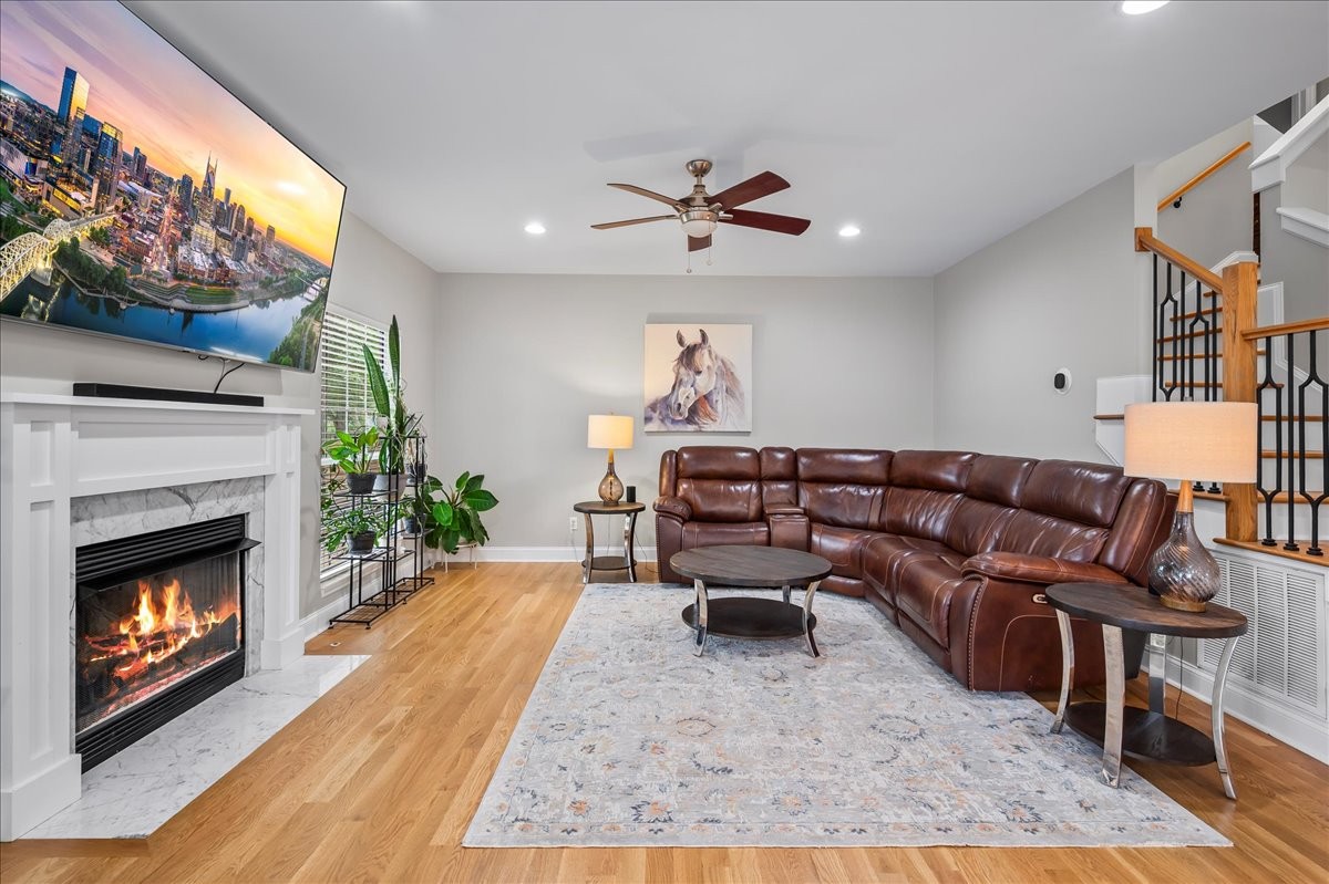 805 Meadow Ridge Ct