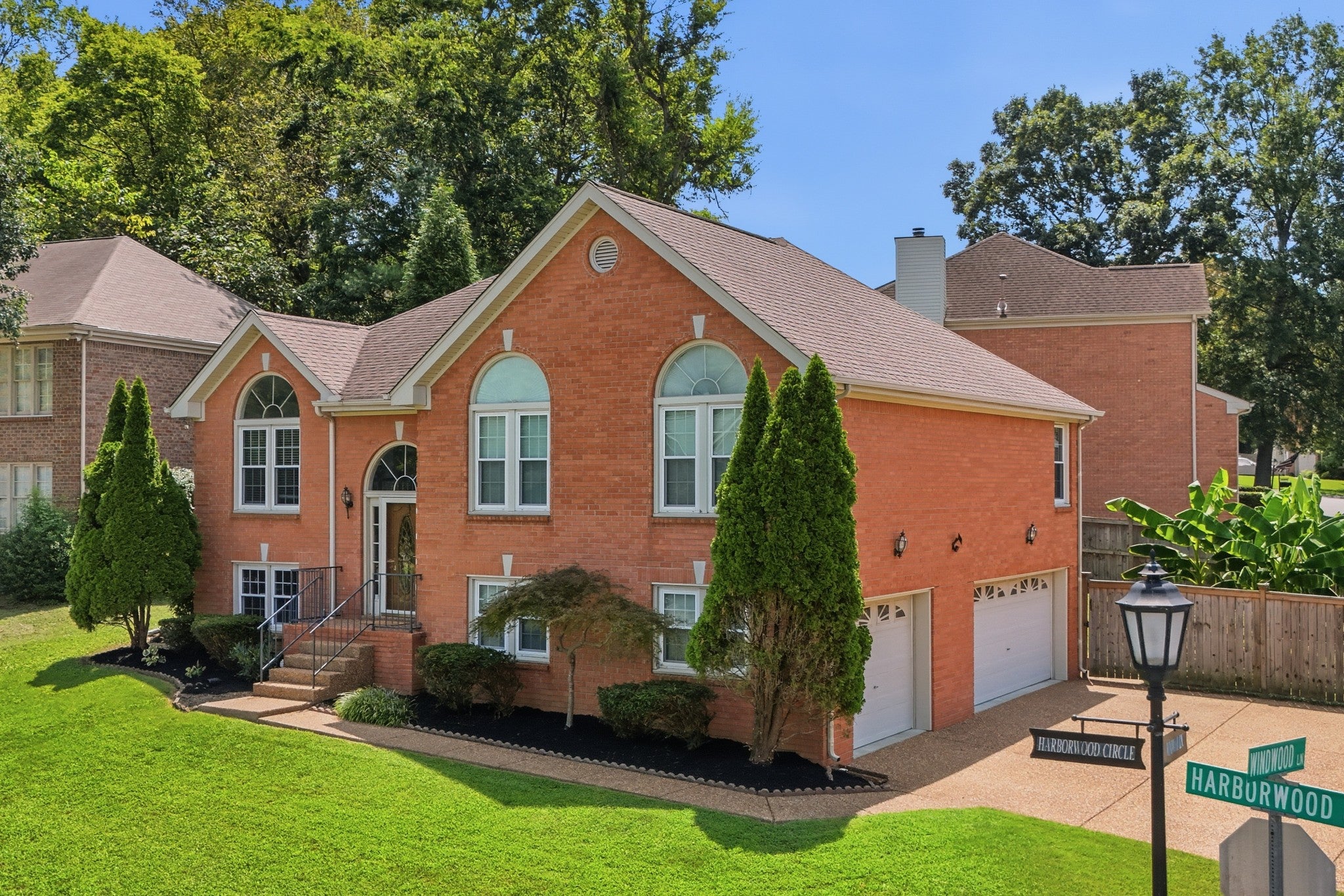 4001 Windwood Ln