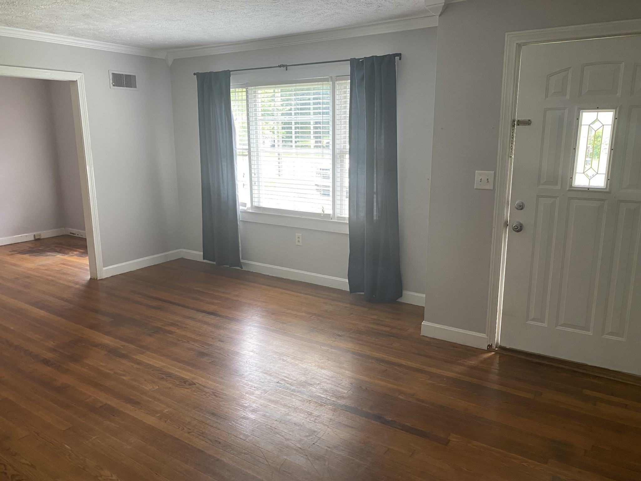 454 White Ave