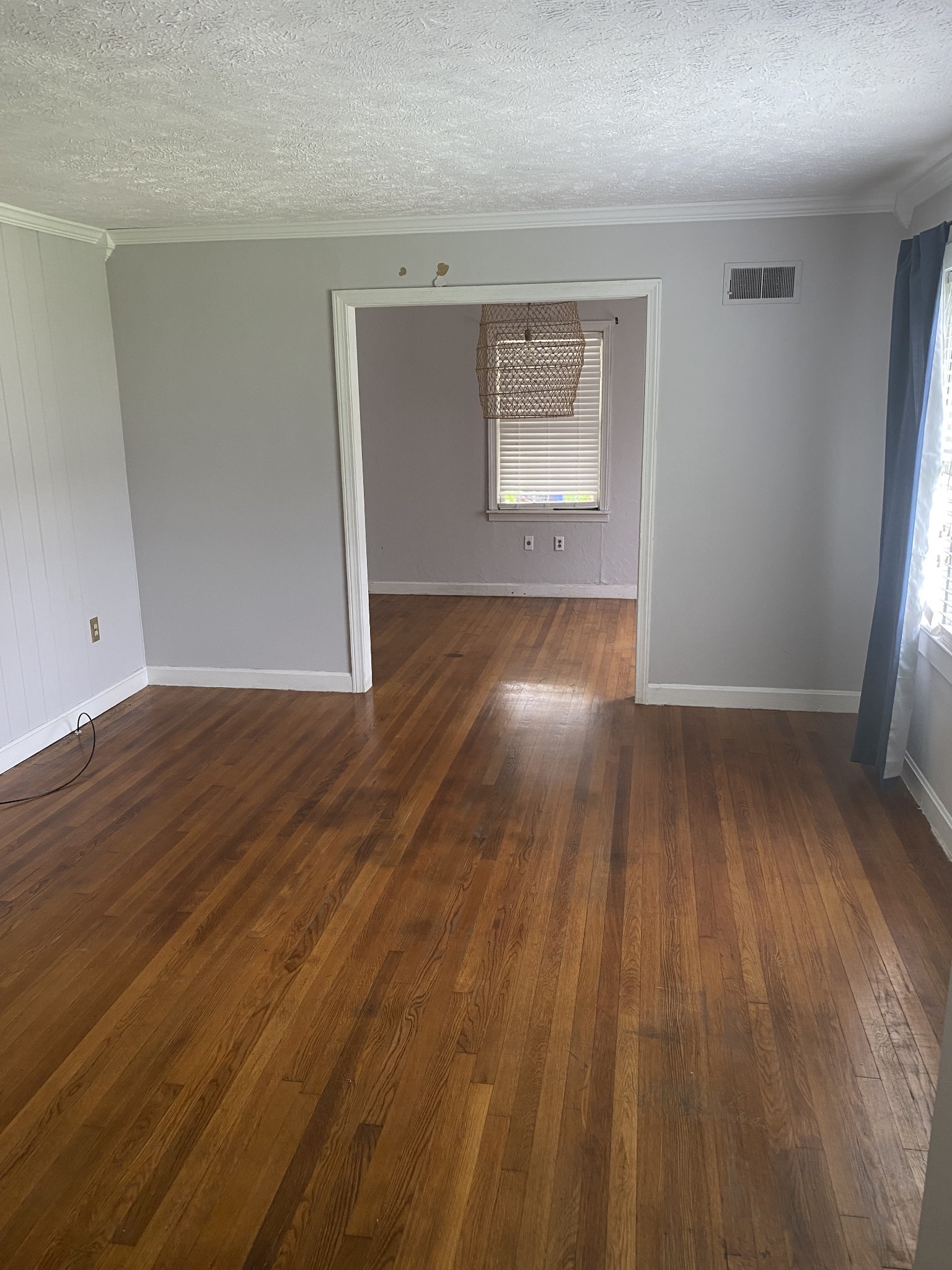 454 White Ave