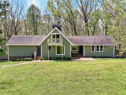 1040 Williams Dr White Bluff TN 37187
