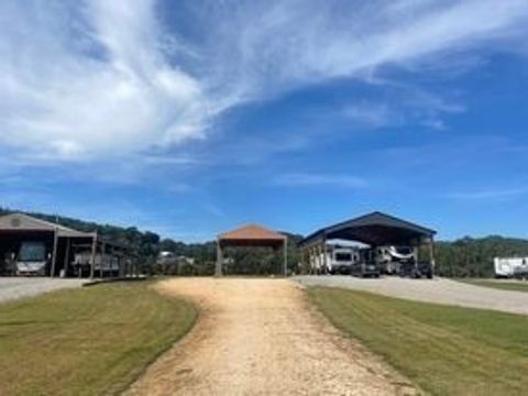 510 Riverfront Dr Clifton TN 38425