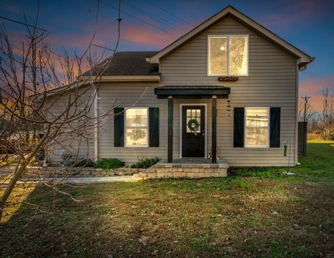 3003 Ray St Westmoreland TN 37186