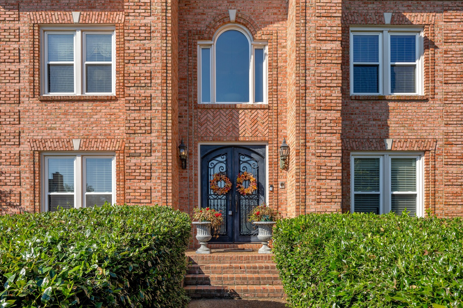 133 N Country Club Dr