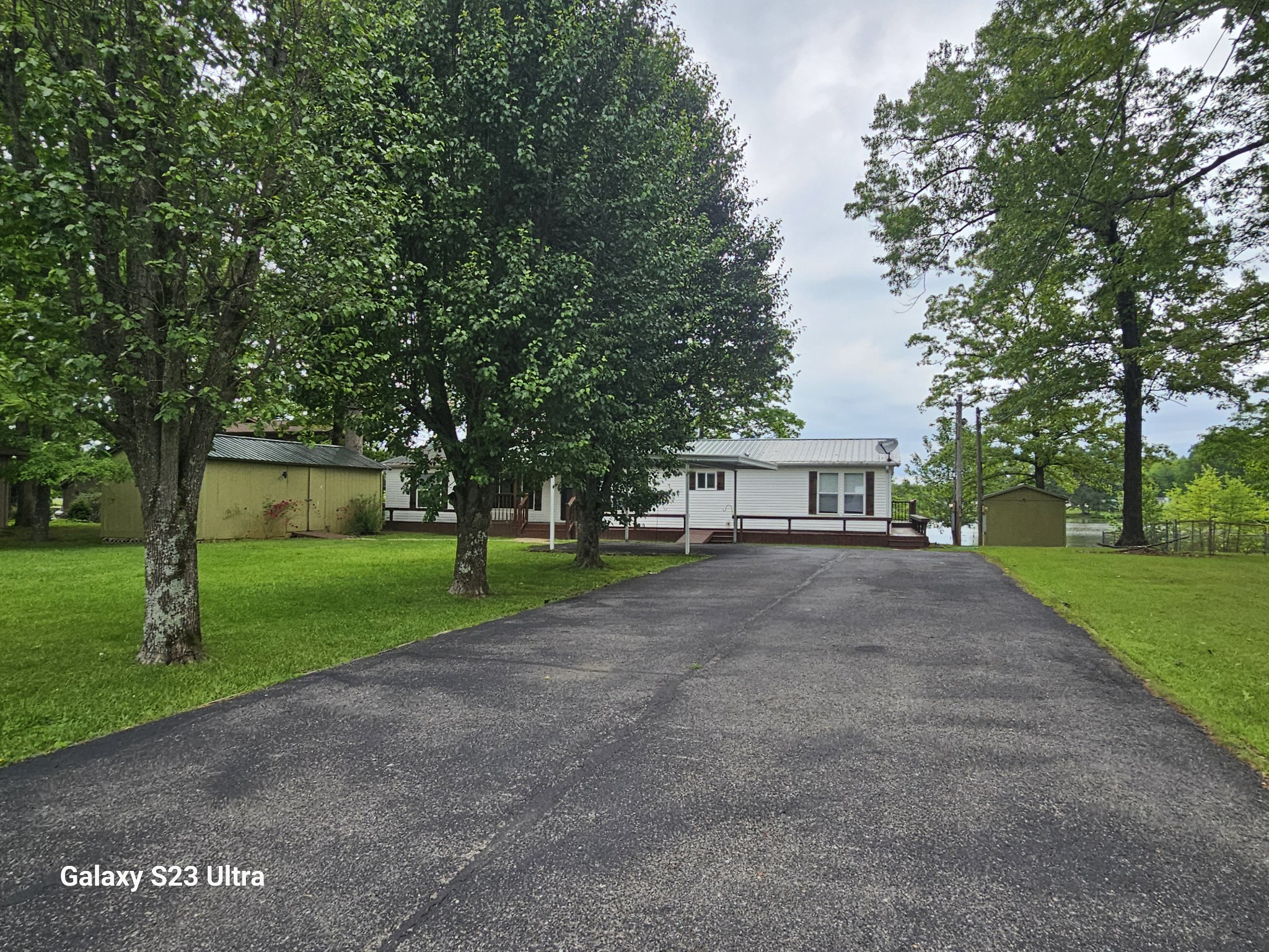 46 Lakeshore Dr