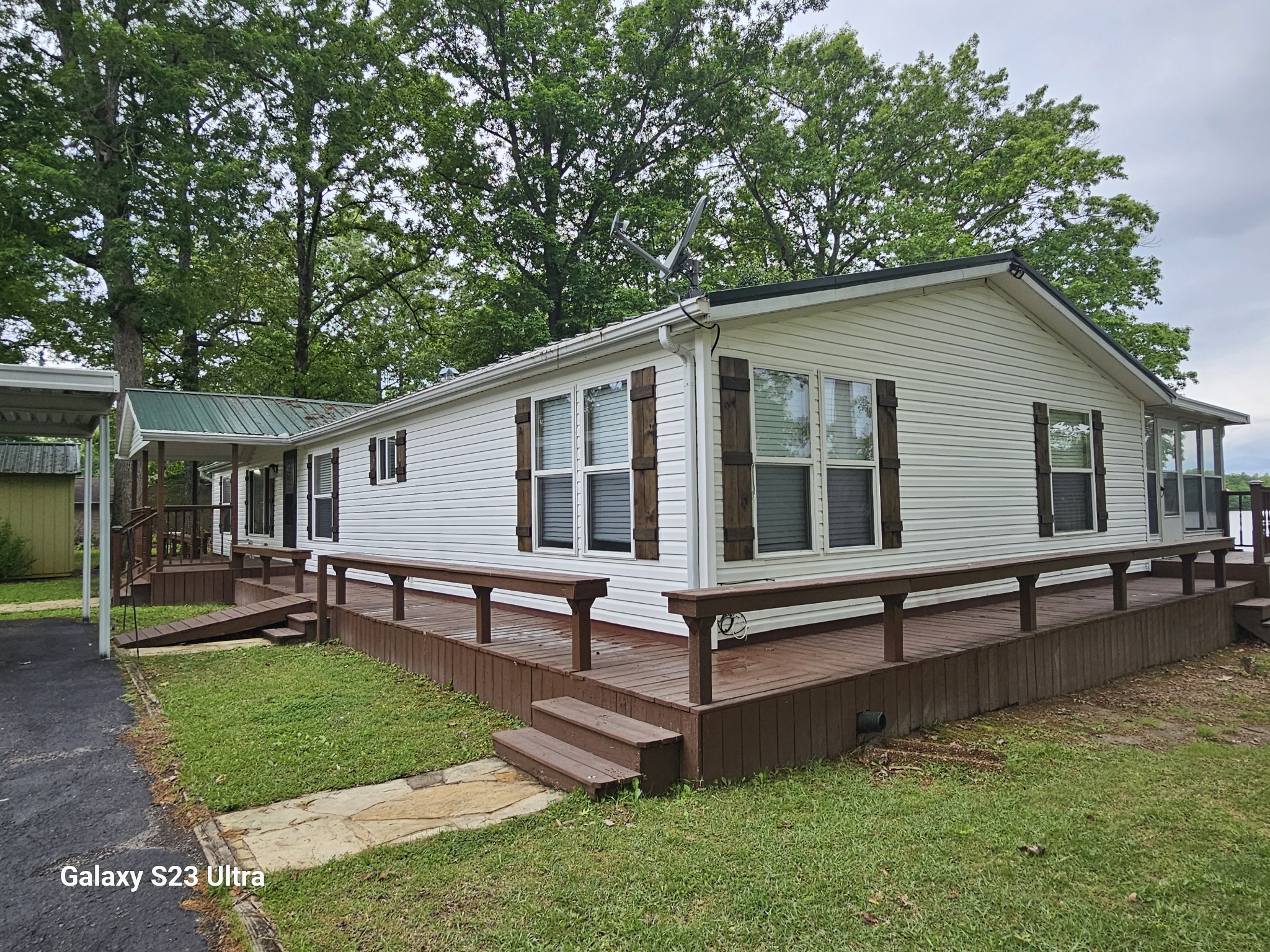 46 Lakeshore Dr