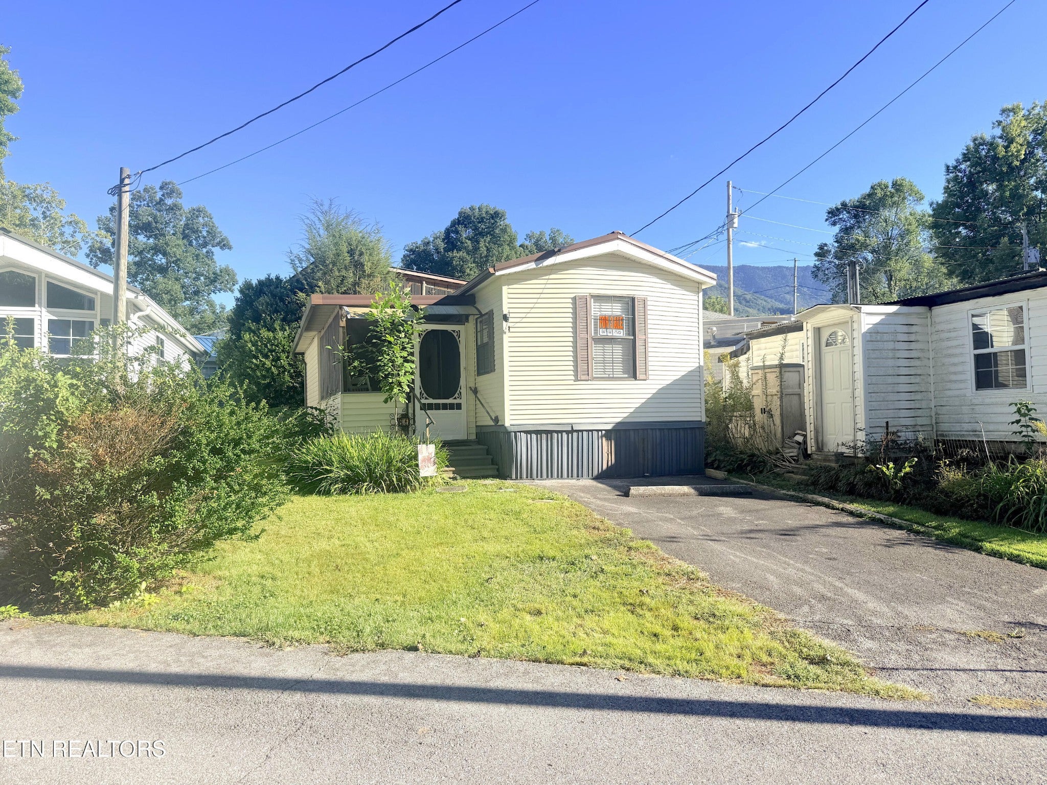 5355 East Pkwy 61