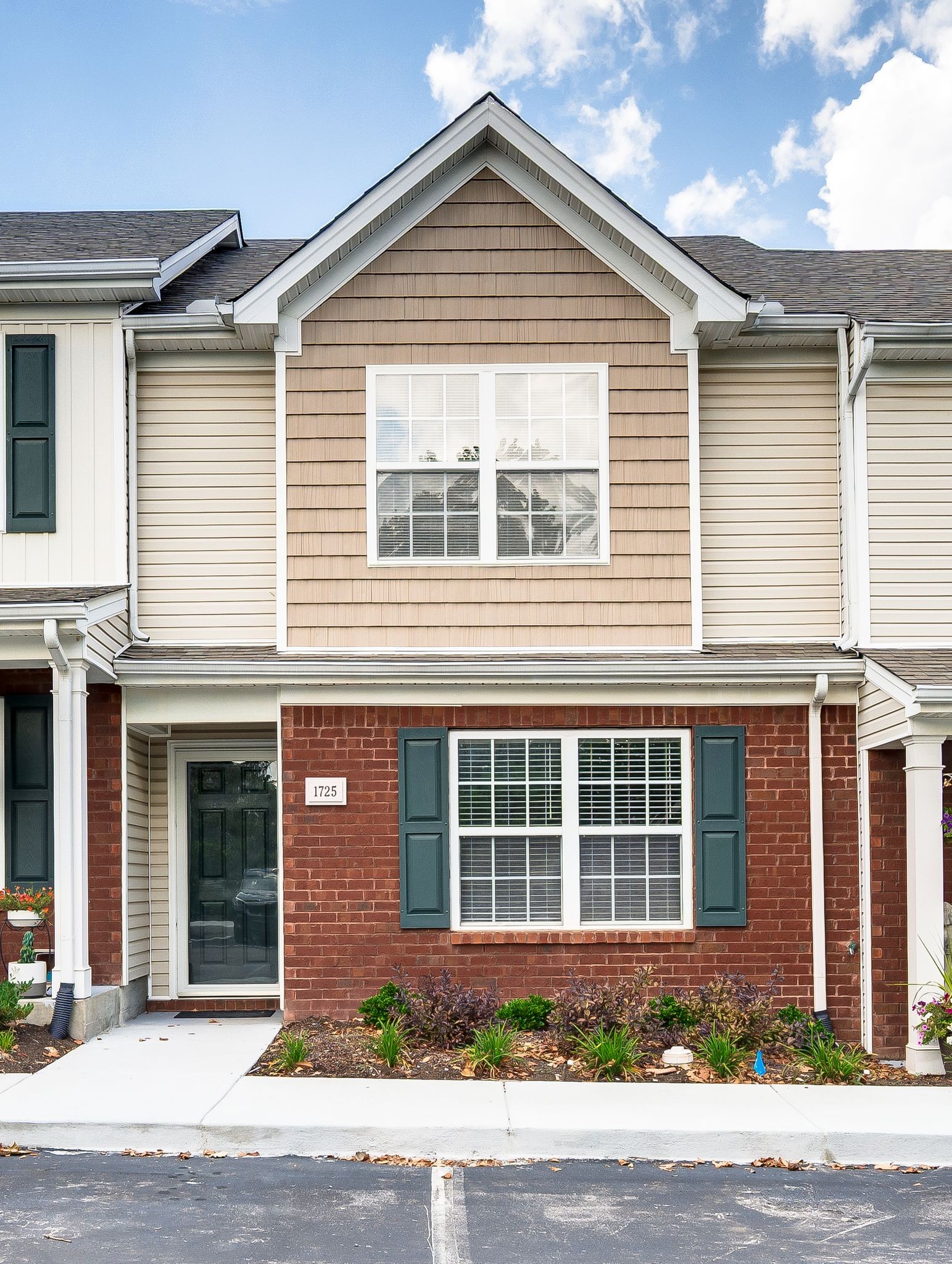 Antioch, Tennessee 37013, United States, 2 Bedrooms Bedrooms, ,3 BathroomsBathrooms,Residential,Coming Soon,172203