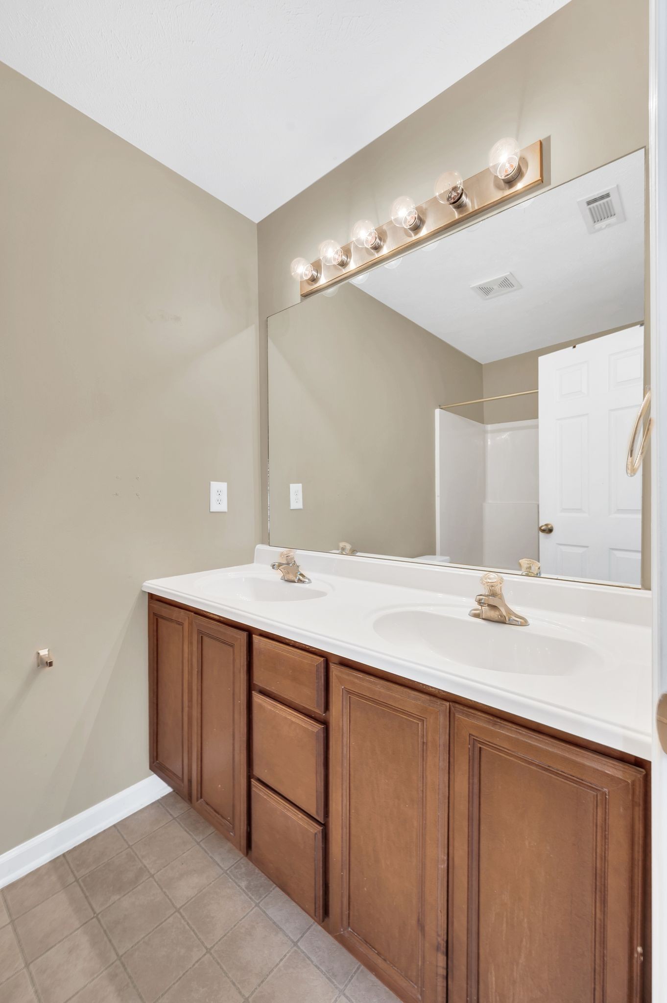 Antioch, Tennessee 37013, United States, 2 Bedrooms Bedrooms, ,3 BathroomsBathrooms,Residential,Coming Soon,172203