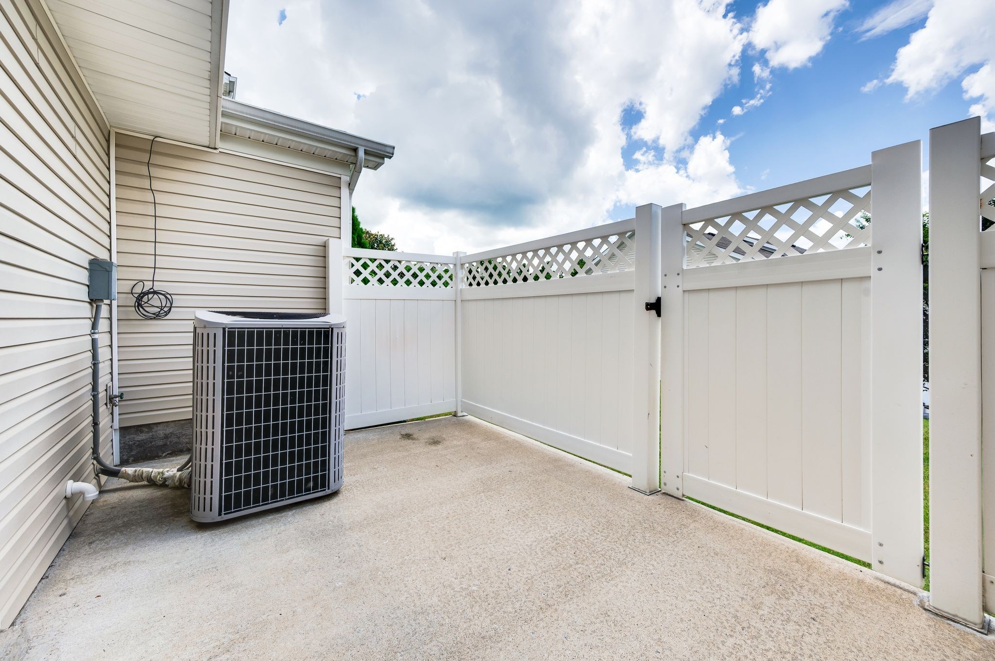 Antioch, Tennessee 37013, United States, 2 Bedrooms Bedrooms, ,3 BathroomsBathrooms,Residential,Coming Soon,172203