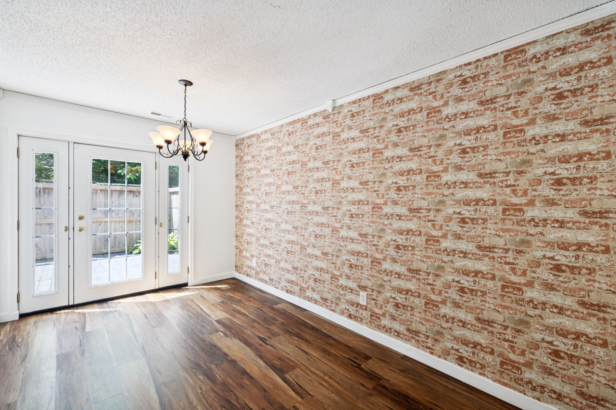 902 Granville Rd