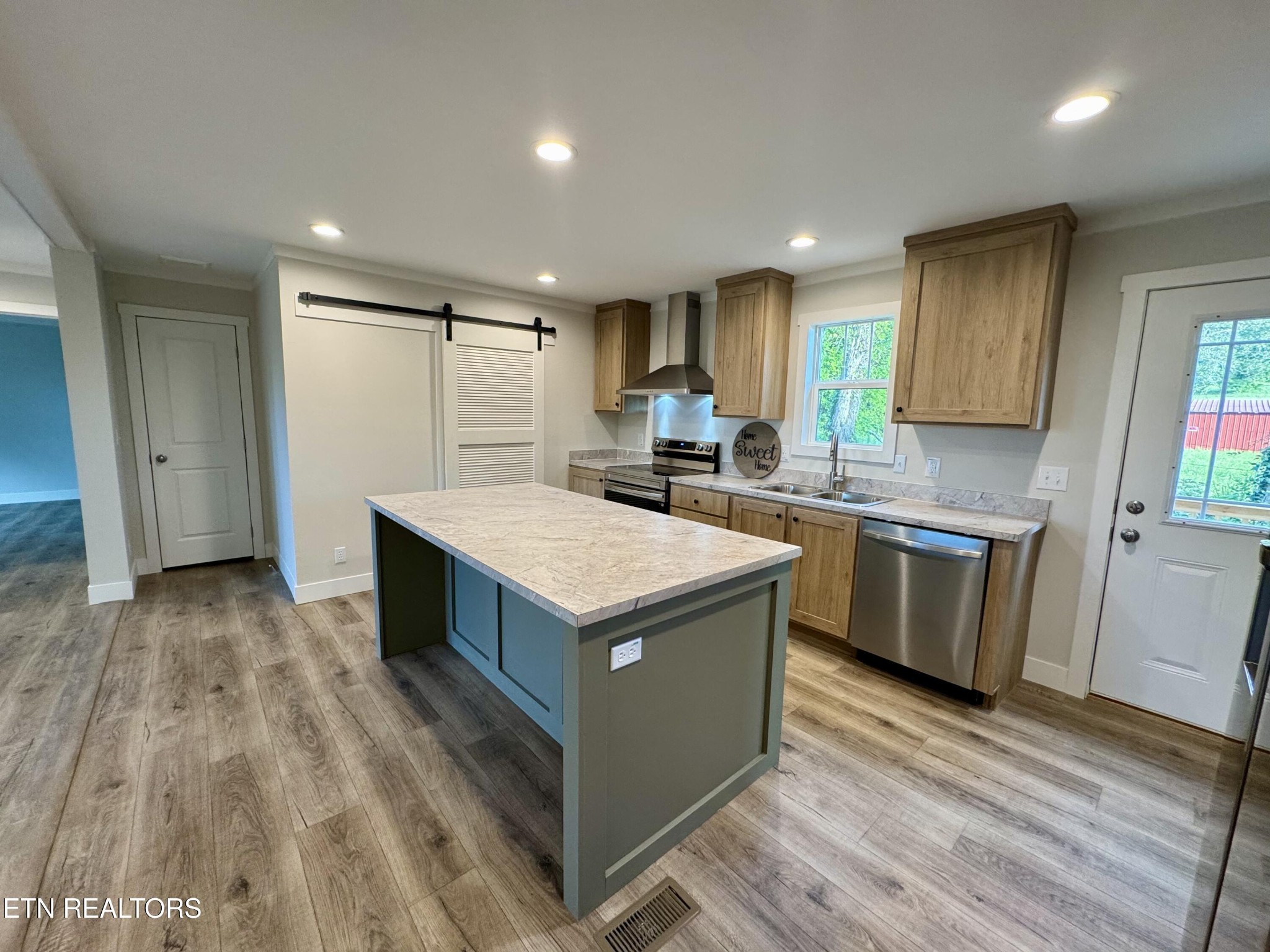 5594 Davis Ferry Rd
