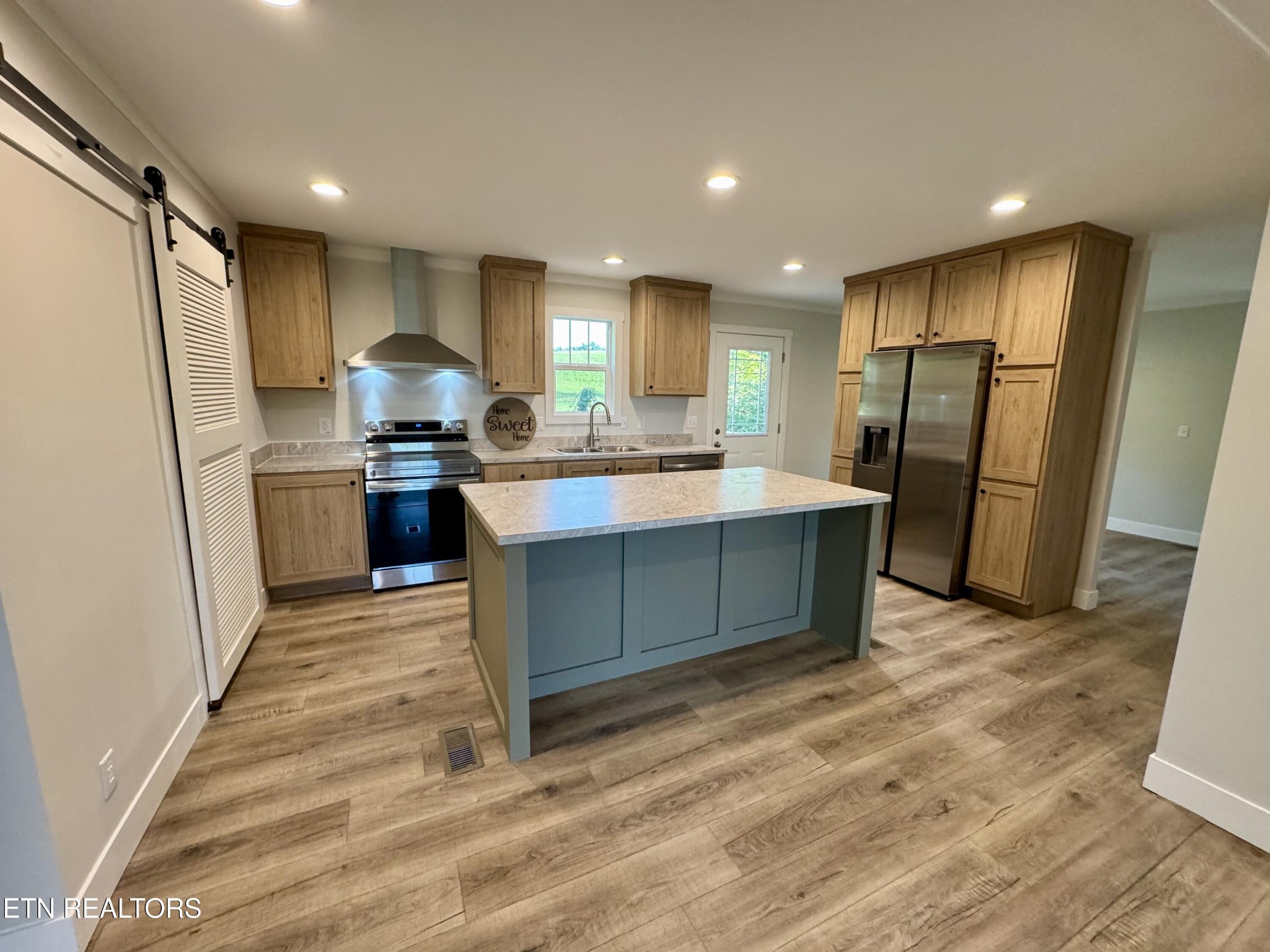 5594 Davis Ferry Rd