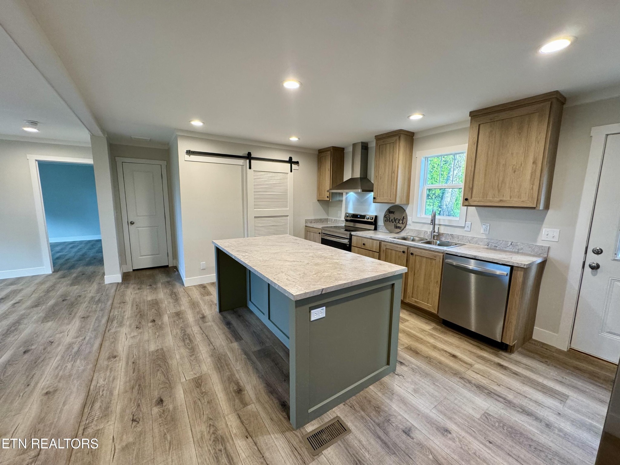 5594 Davis Ferry Rd