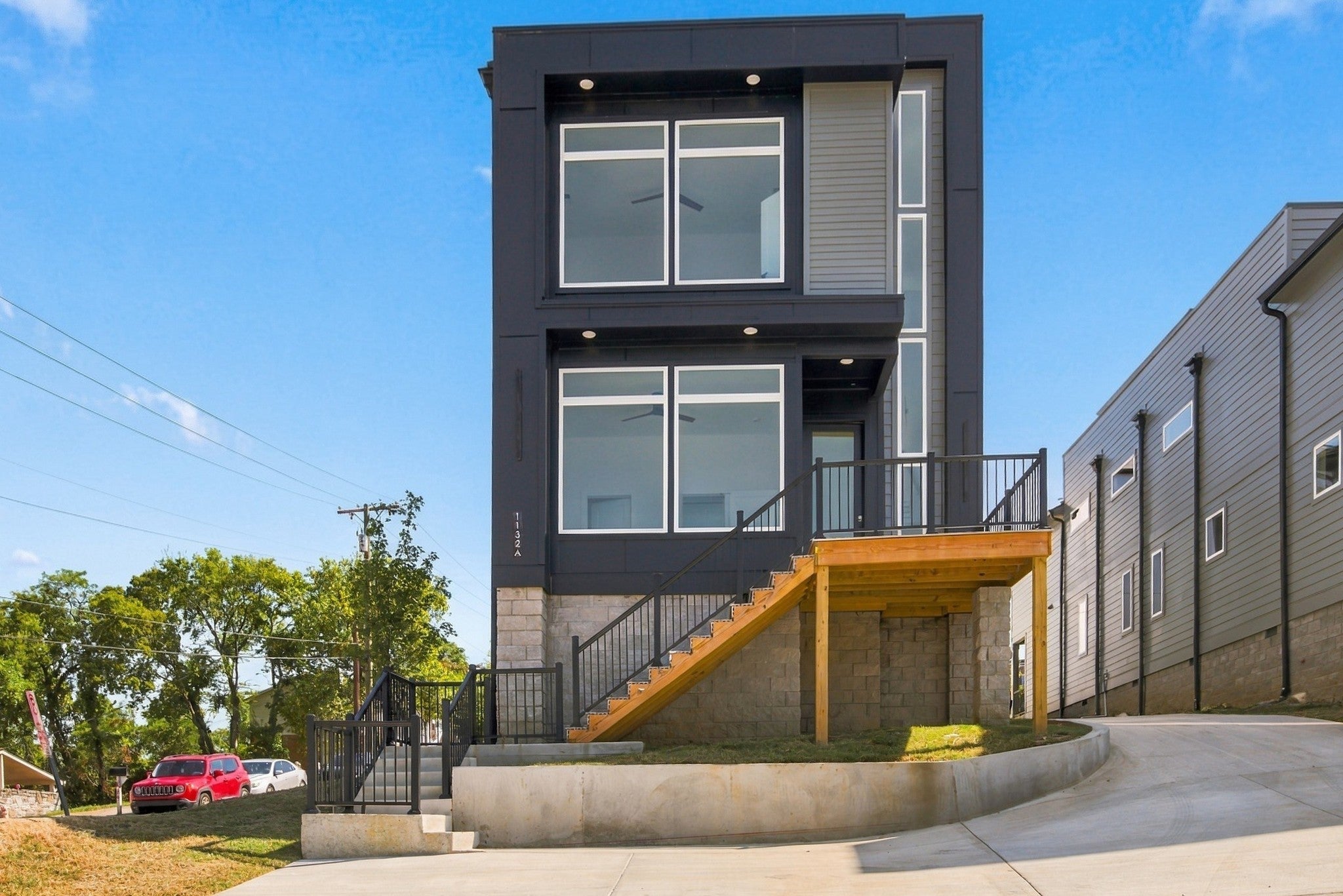 1132A 38th Ave N