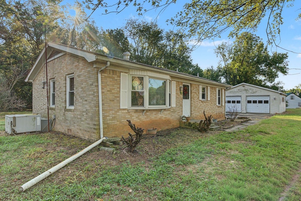 128 School House Rd