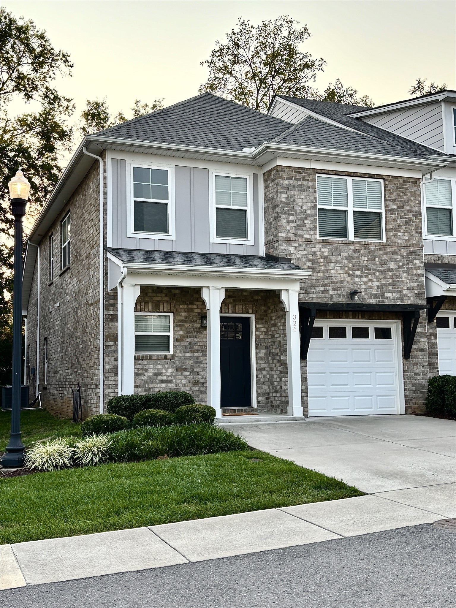326 Banbury Dr