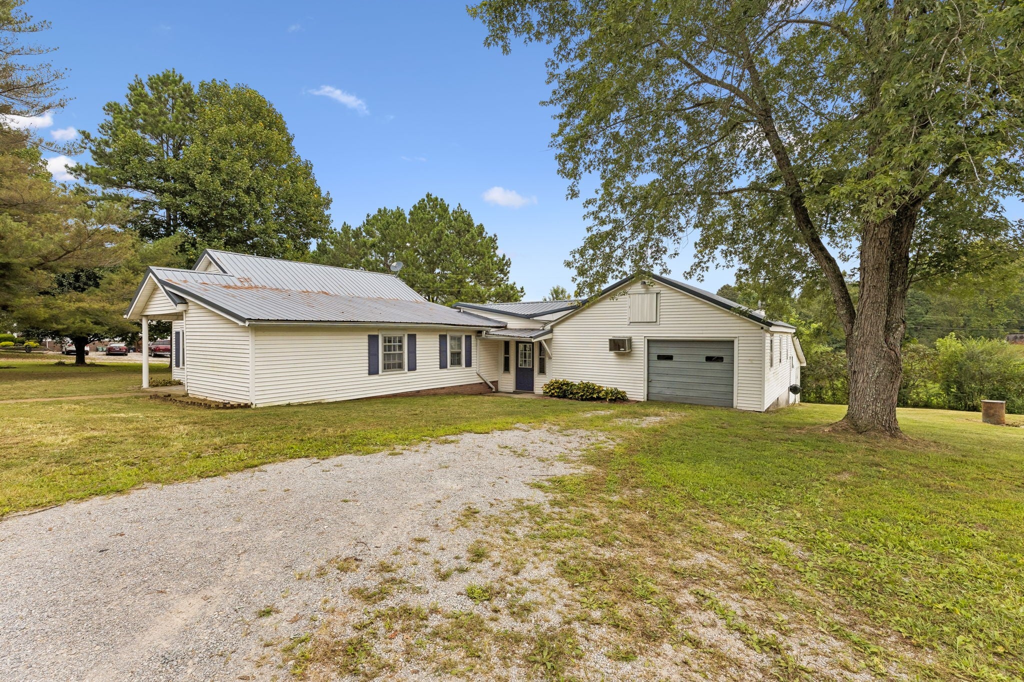 2270 Fall River Rd