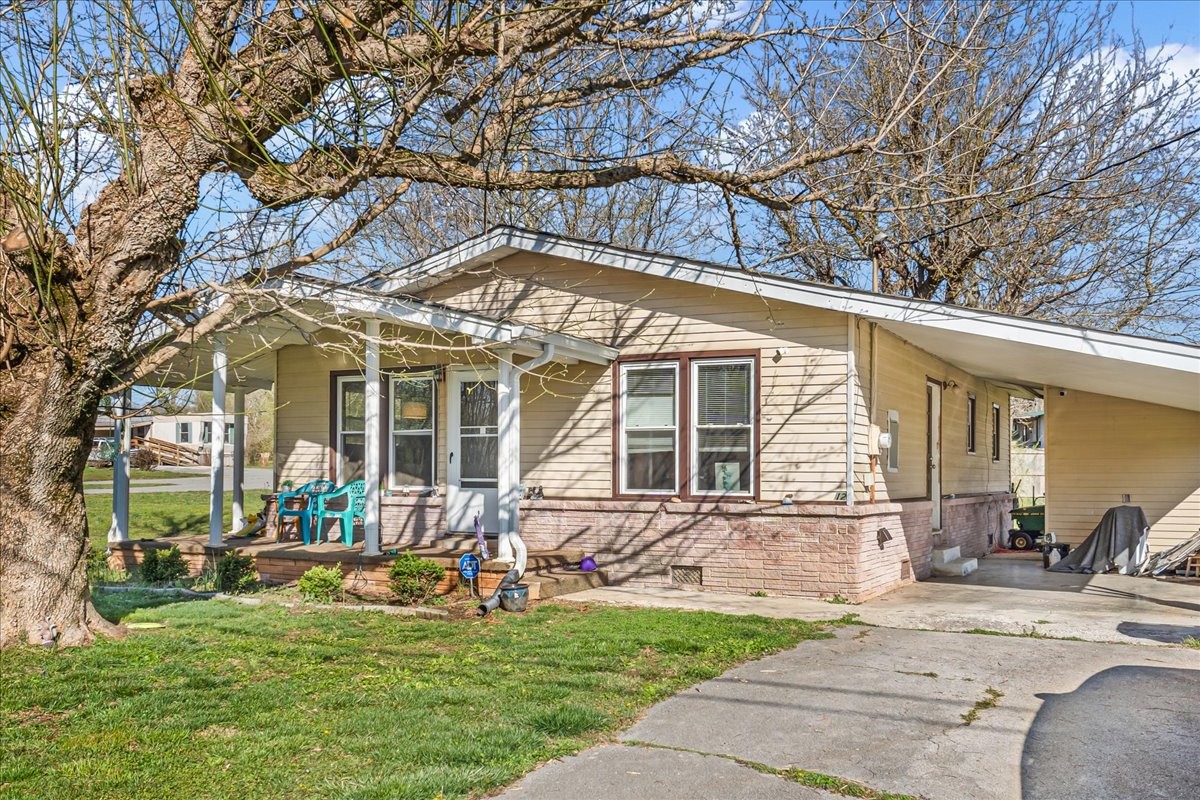 112 Shasteen St