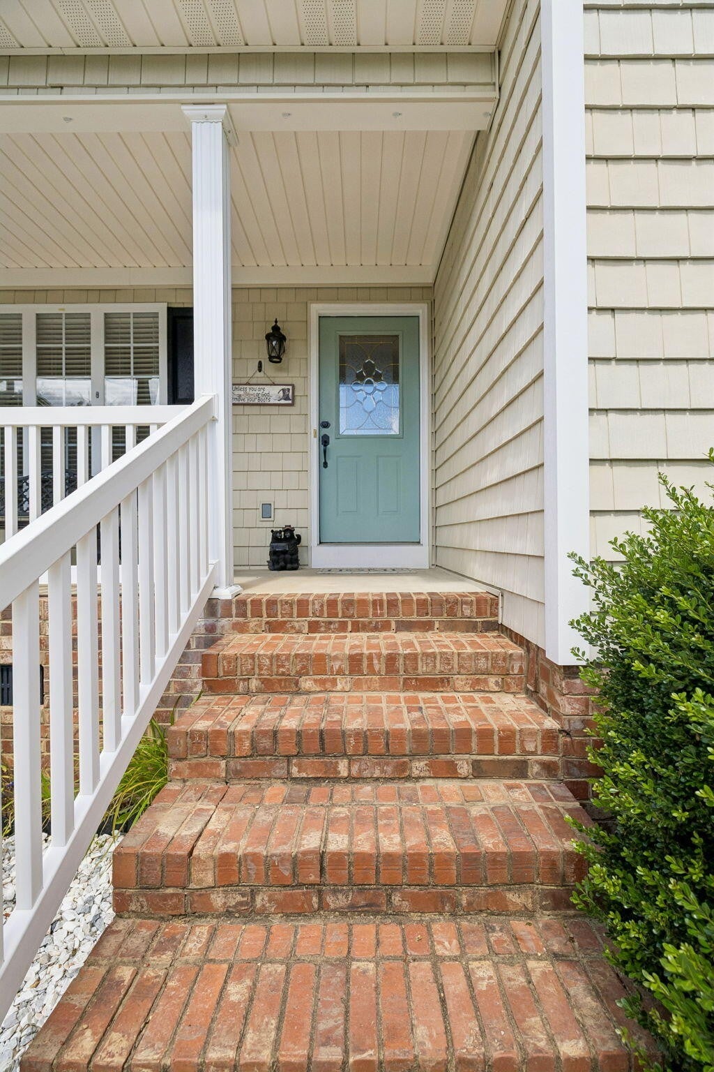 2926 Vine Drive